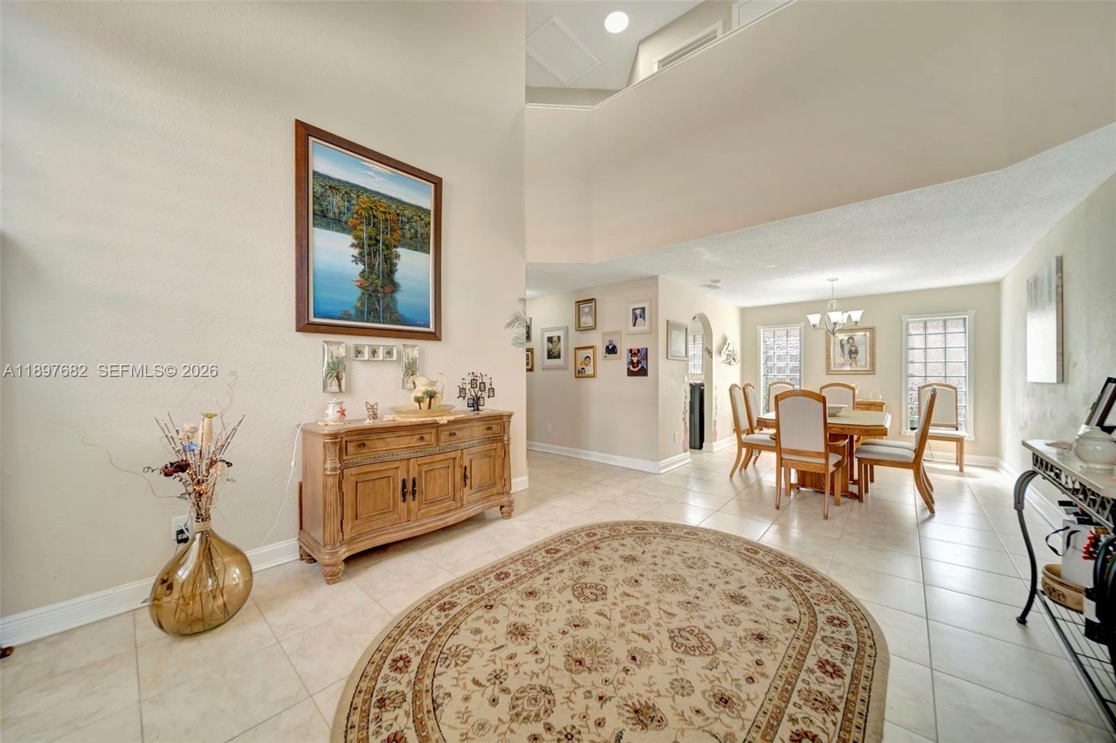 HOLLYWOOD LAKES COUNTRY C - Residential