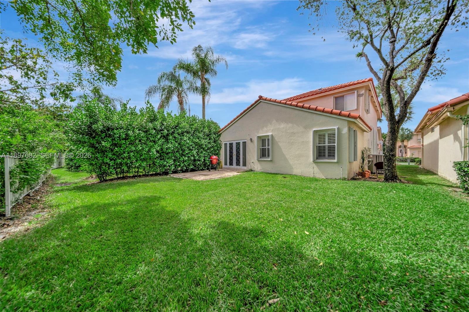 HOLLYWOOD LAKES COUNTRY C - Residential