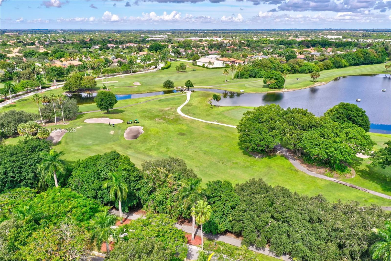 HOLLYWOOD LAKES COUNTRY C - Residential