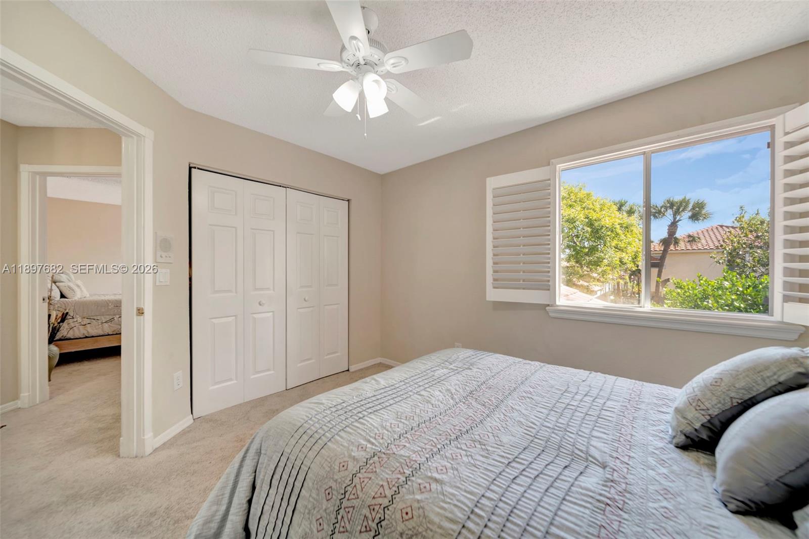 HOLLYWOOD LAKES COUNTRY C - Residential