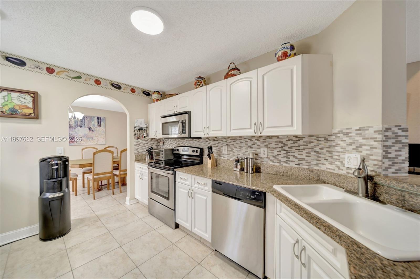 HOLLYWOOD LAKES COUNTRY C - Residential