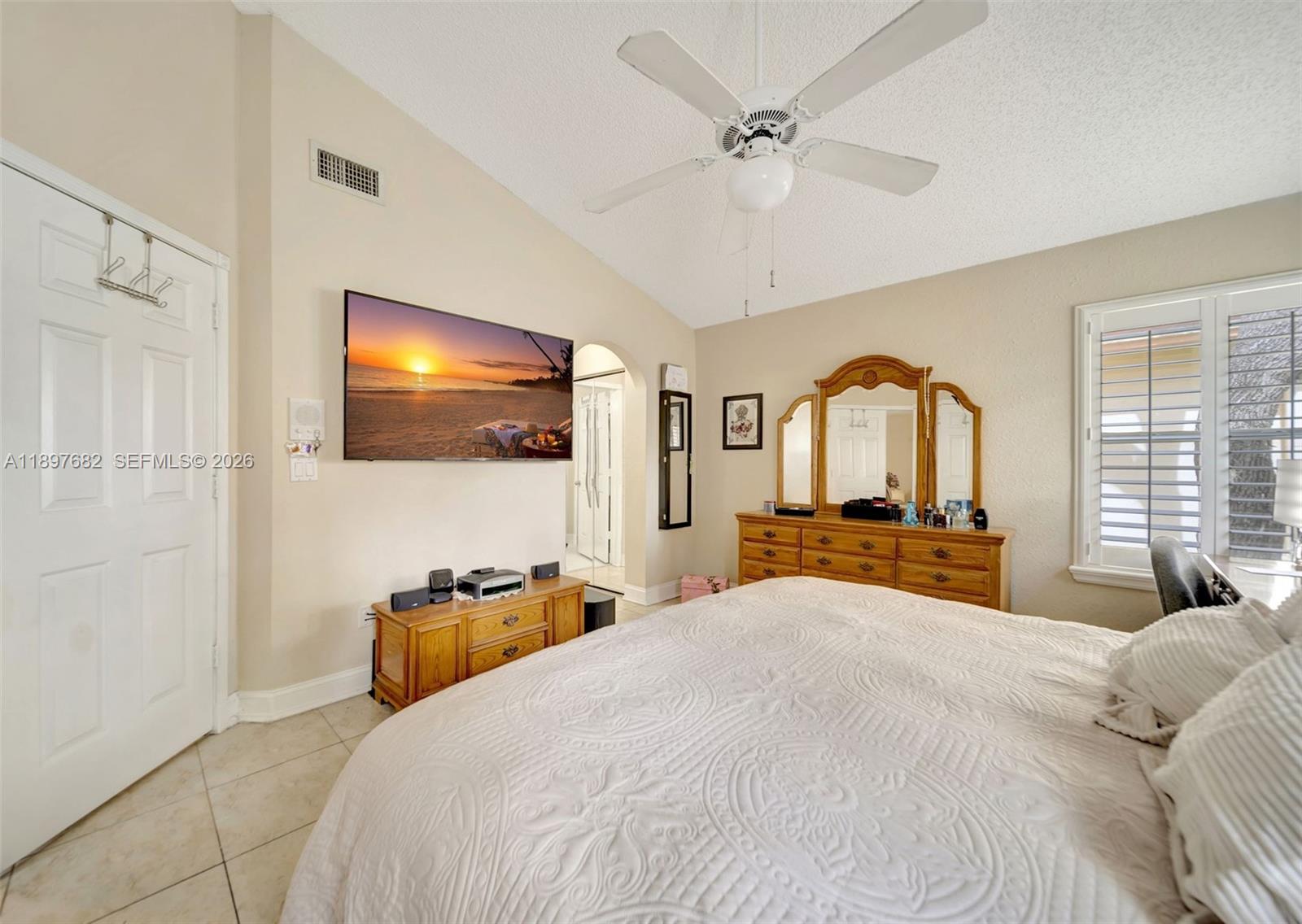 HOLLYWOOD LAKES COUNTRY C - Residential