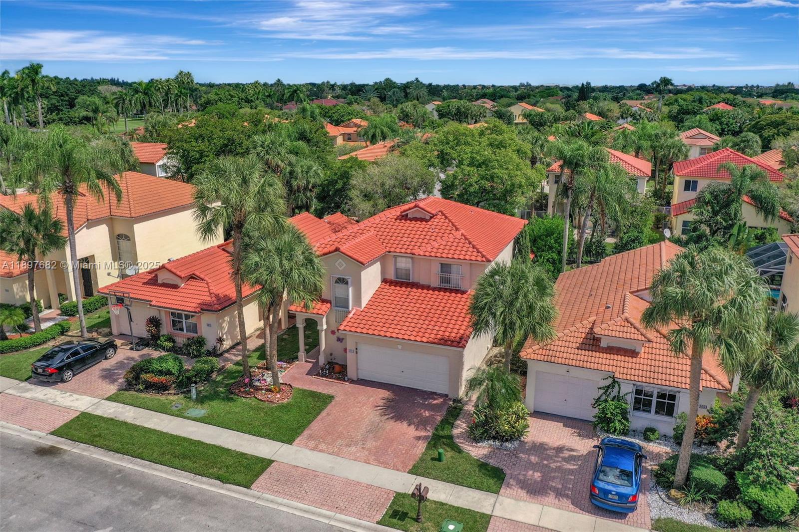 HOLLYWOOD LAKES COUNTRY C - Residential