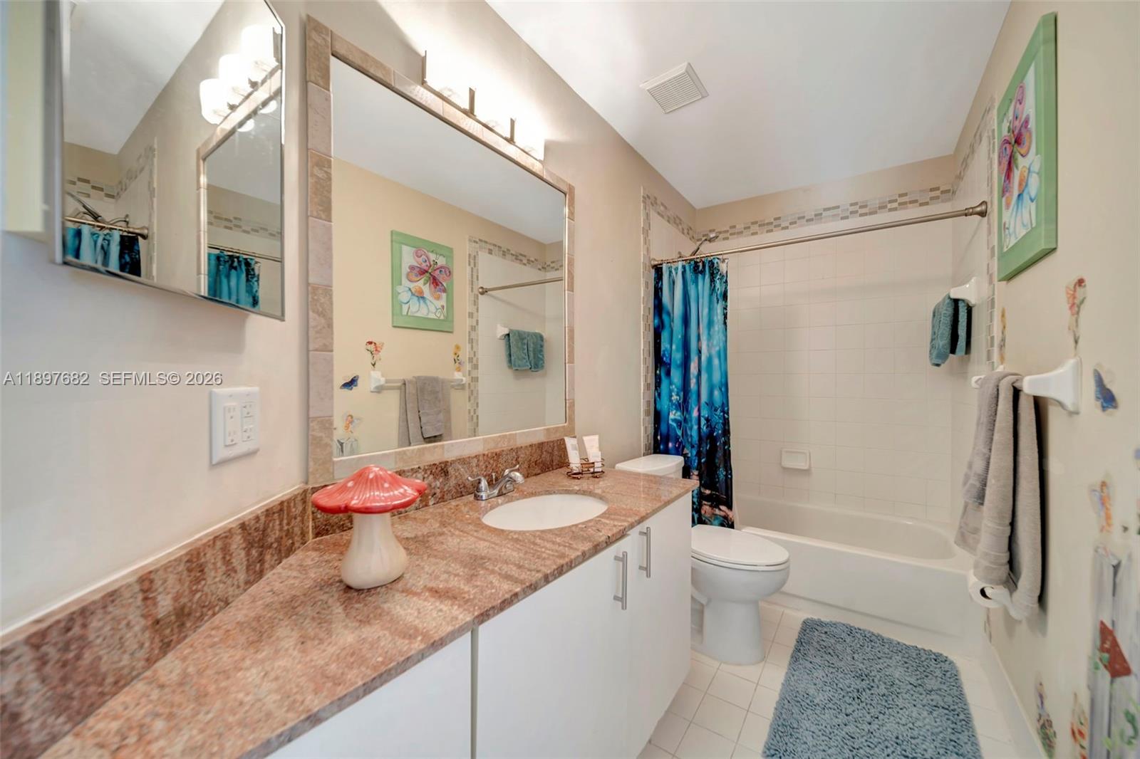 HOLLYWOOD LAKES COUNTRY C - Residential