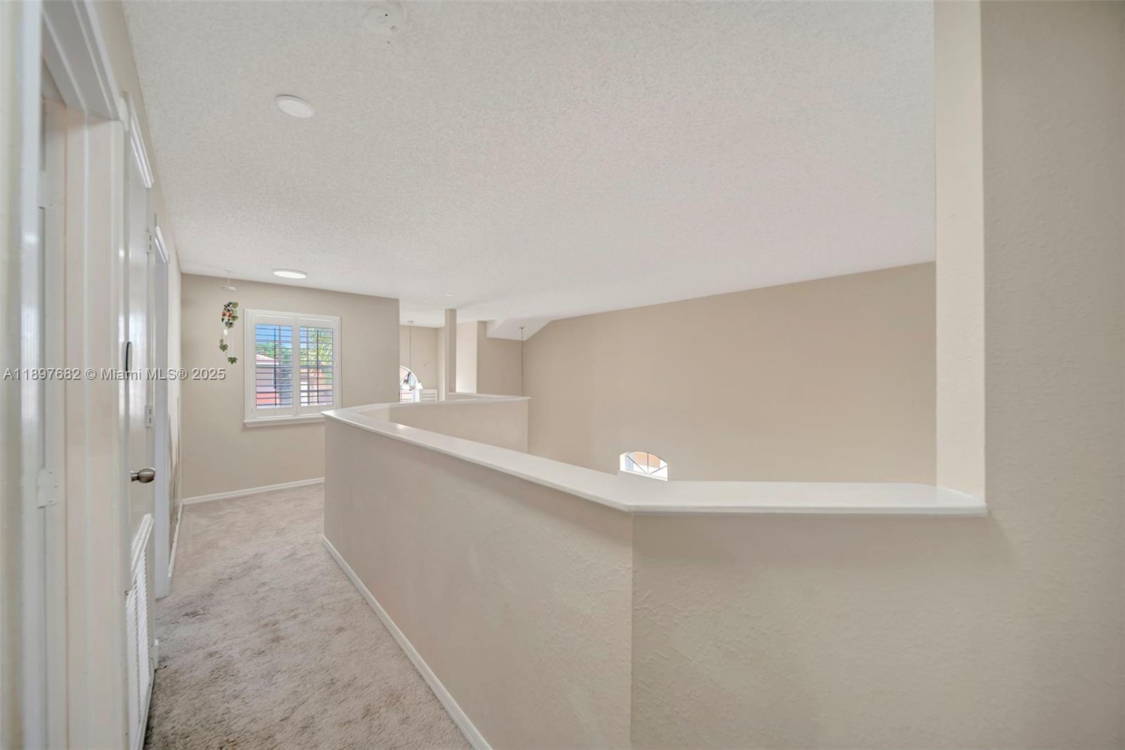 HOLLYWOOD LAKES COUNTRY C - Residential