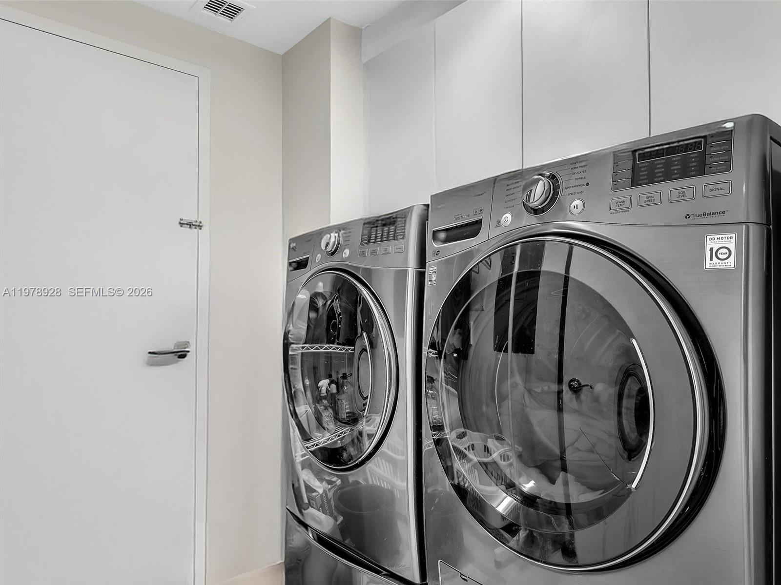 DIPLOMAT OCEANFRONT RESID - Residential Lease