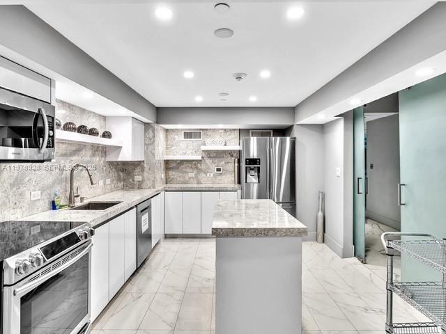 DIPLOMAT OCEANFRONT RESID - Residential Lease