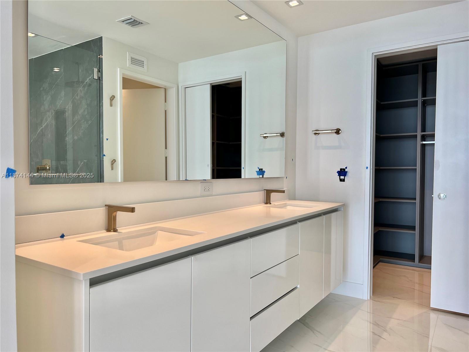 ARIA RESERVE SOUTH - Residential