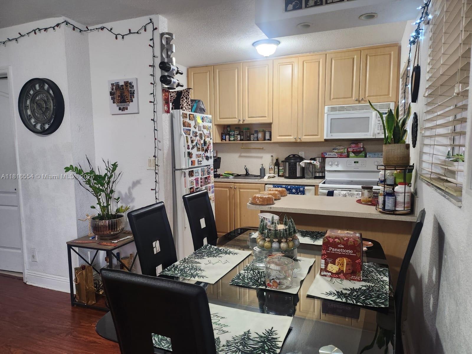 110 Se 2nd St 210, Hallandale Beach, Broward County, Florida - 2 Bedrooms  
1 Bathrooms - 