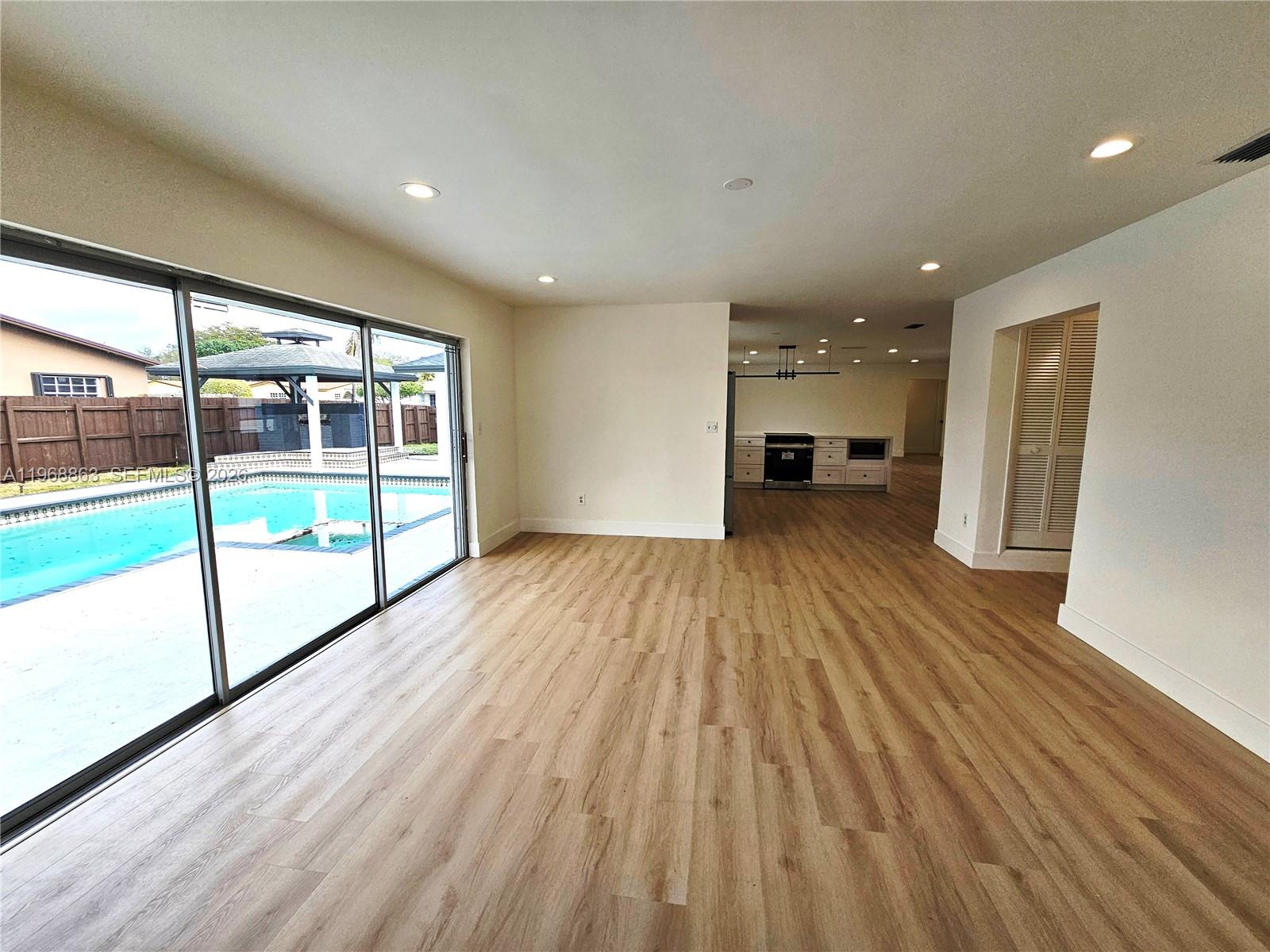 PEMBROKE LAKES SEC 2 - Residential