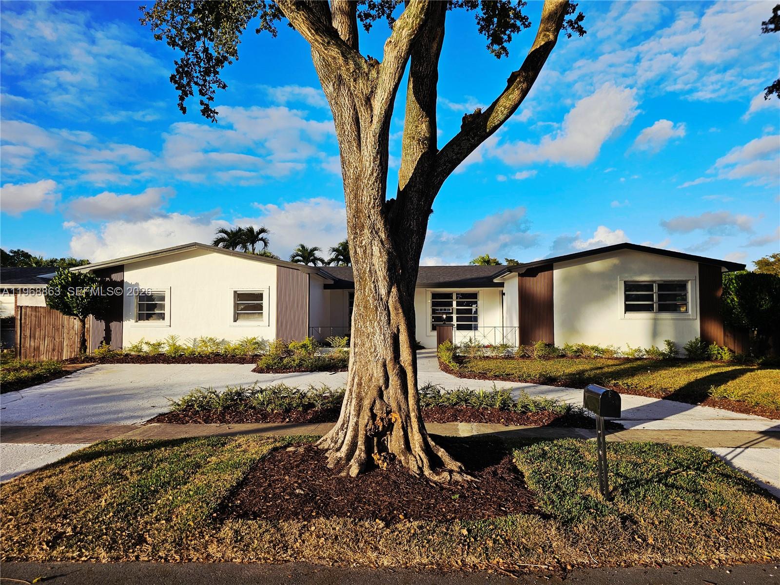 PEMBROKE LAKES SEC 2 - Residential