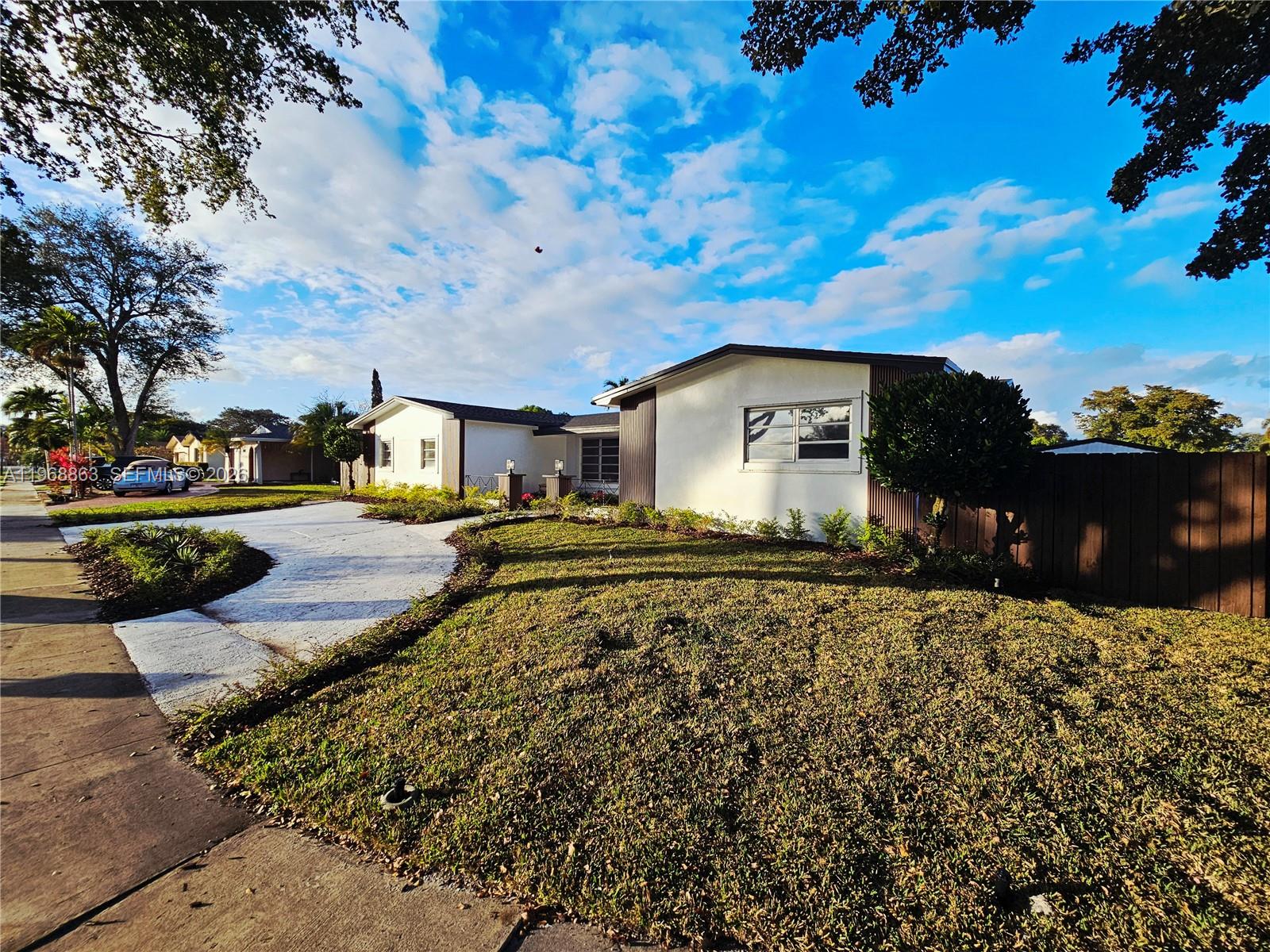 PEMBROKE LAKES SEC 2 - Residential