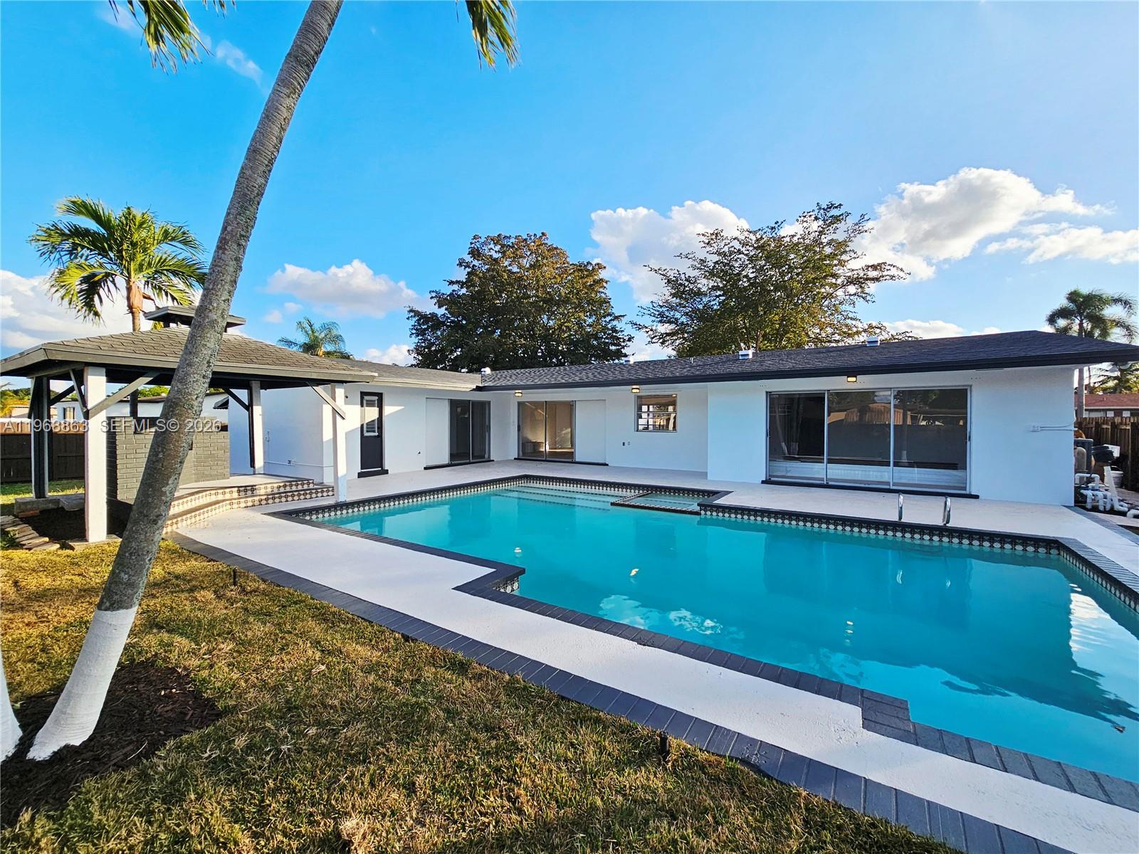 PEMBROKE LAKES SEC 2 - Residential