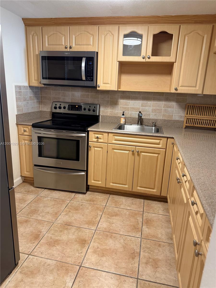 100 Edgewater Dr 127