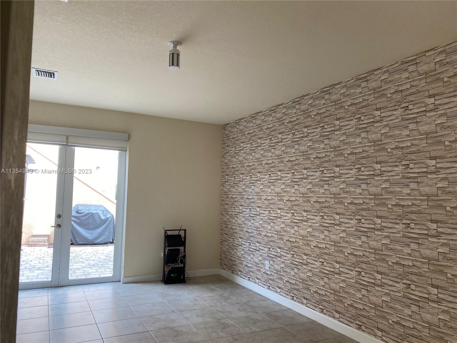 KENDALL COMMONS TOWNHOMES - Residential Lease