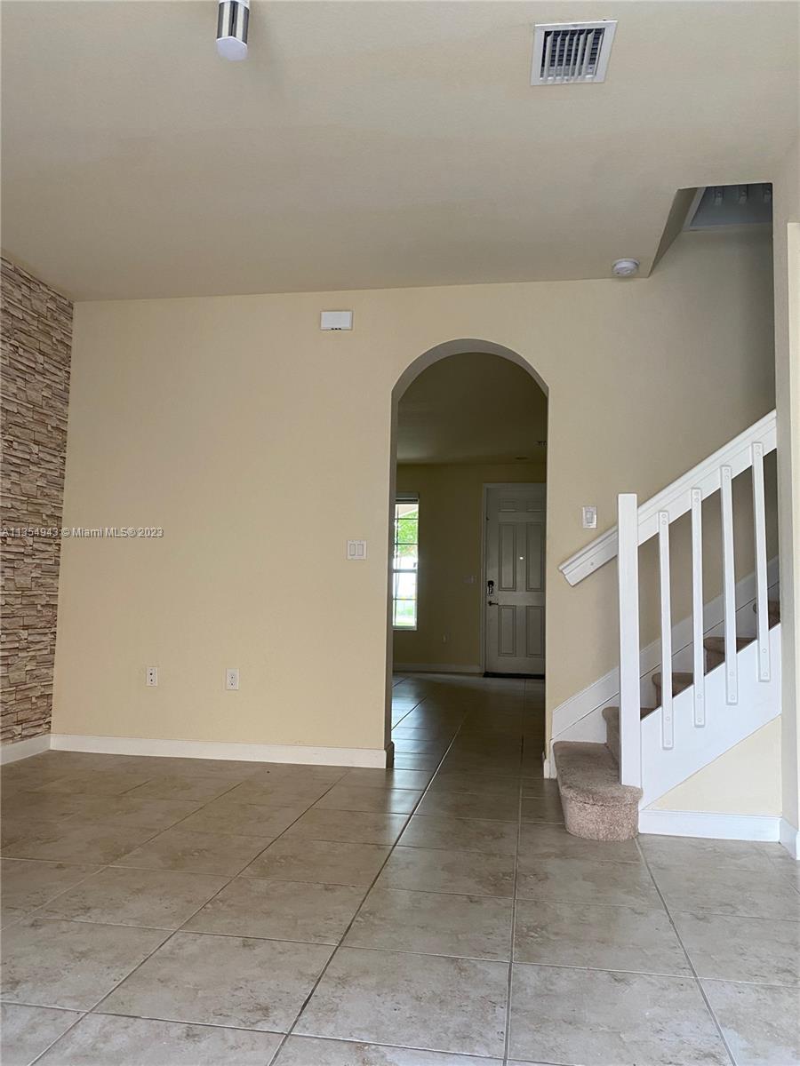 KENDALL COMMONS TOWNHOMES - Residential Lease