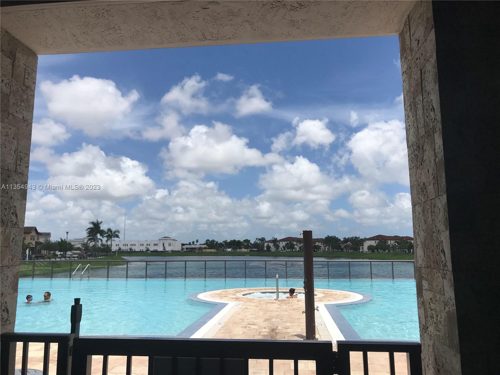 KENDALL COMMONS TOWNHOMES - Residential Lease