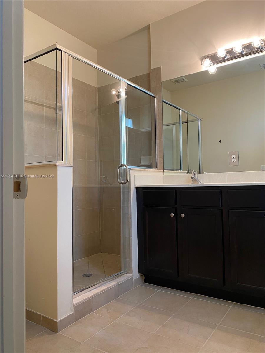 KENDALL COMMONS TOWNHOMES - Residential Lease