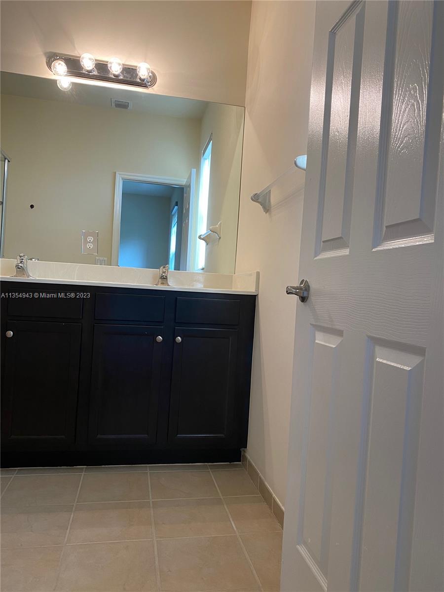 KENDALL COMMONS TOWNHOMES - Residential Lease
