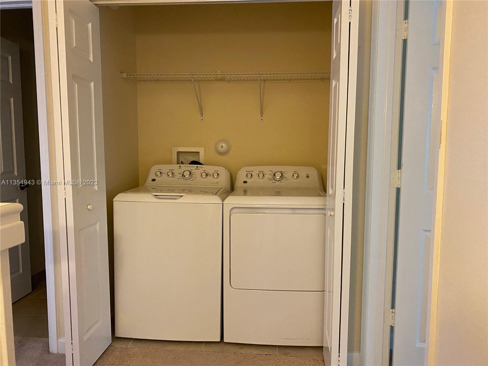 KENDALL COMMONS TOWNHOMES - Residential Lease