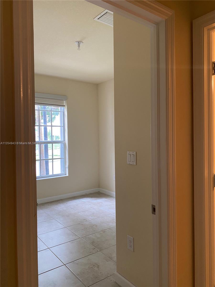 KENDALL COMMONS TOWNHOMES - Residential Lease