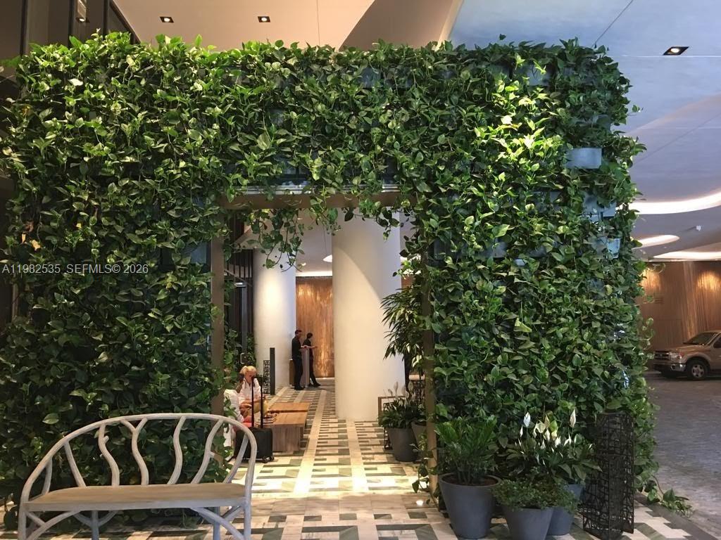 SLS LUXE BRICKELL - Residential Lease