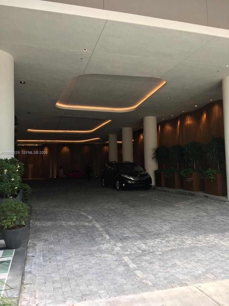 SLS LUXE BRICKELL - Residential Lease