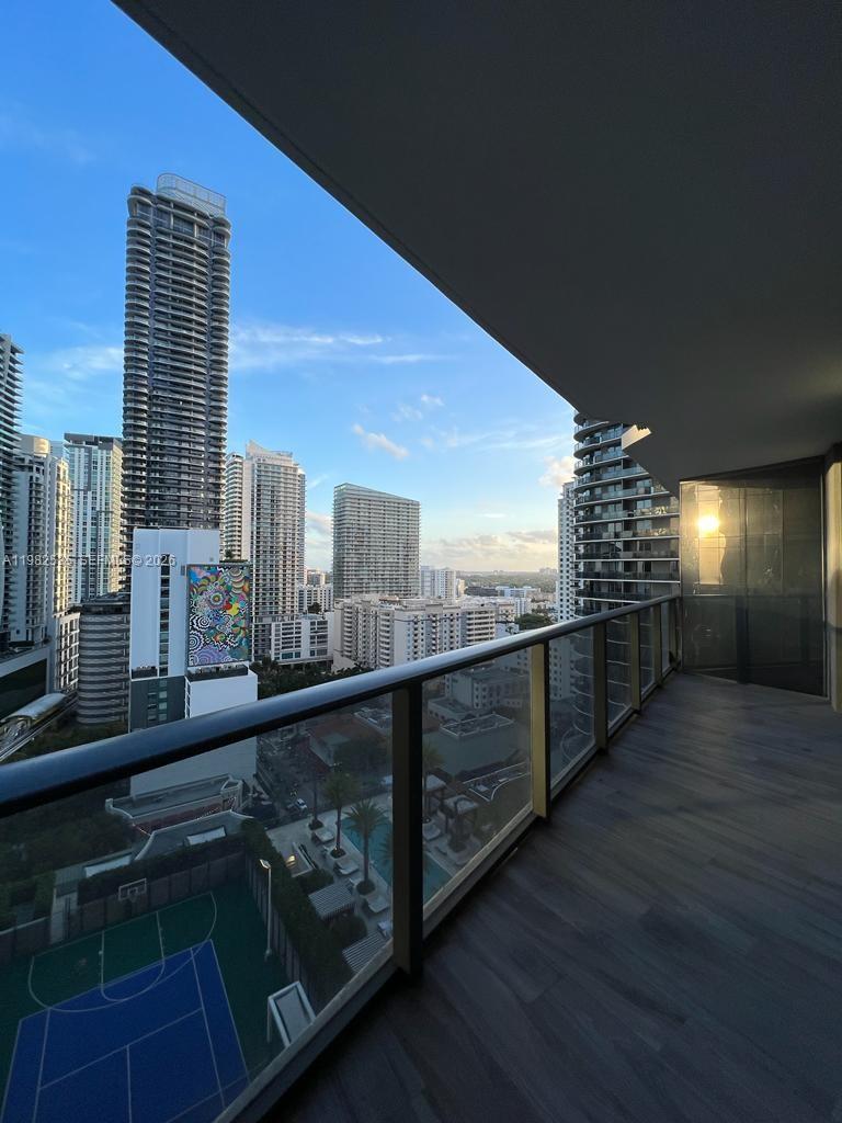 SLS LUXE BRICKELL - Residential Lease