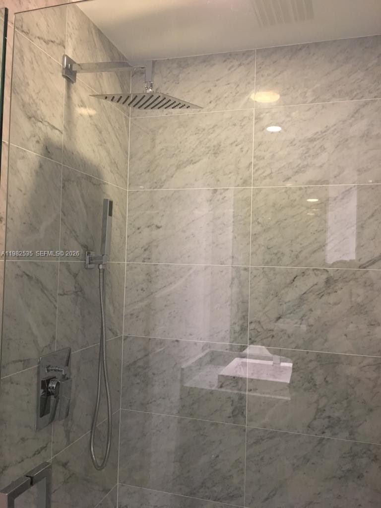 SLS LUXE BRICKELL - Residential Lease