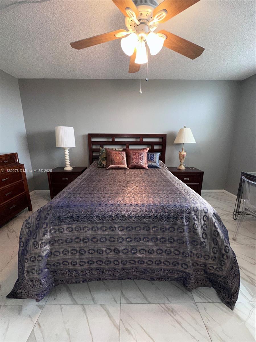 SOMERSET AT LAUDERDALE LA - Residential