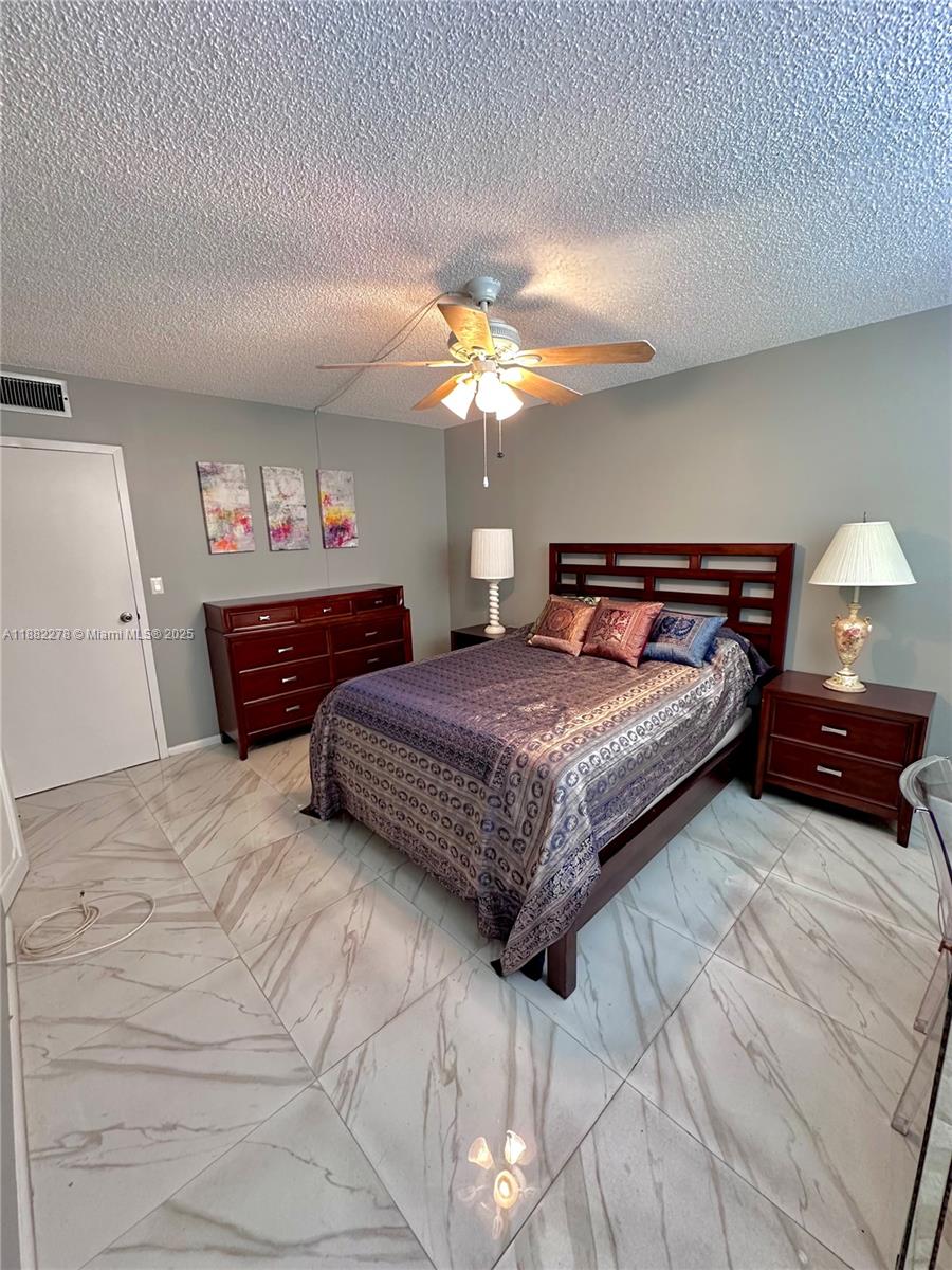 SOMERSET AT LAUDERDALE LA - Residential