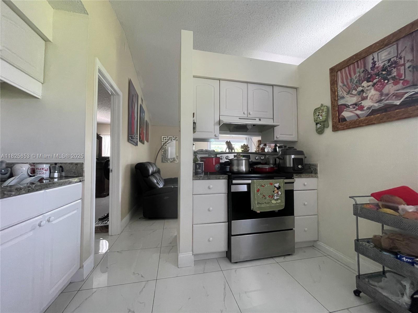1716 SW Cordova St, Port St. Lucie, FL, 34987/$395,000 1 1716 SW Cordova St