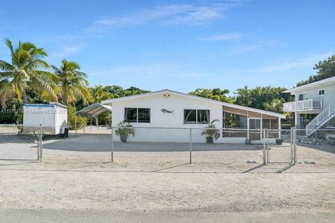 Photo of 20 Palm Drive, Key Largo, FL 33037 (MLS # A11917478)