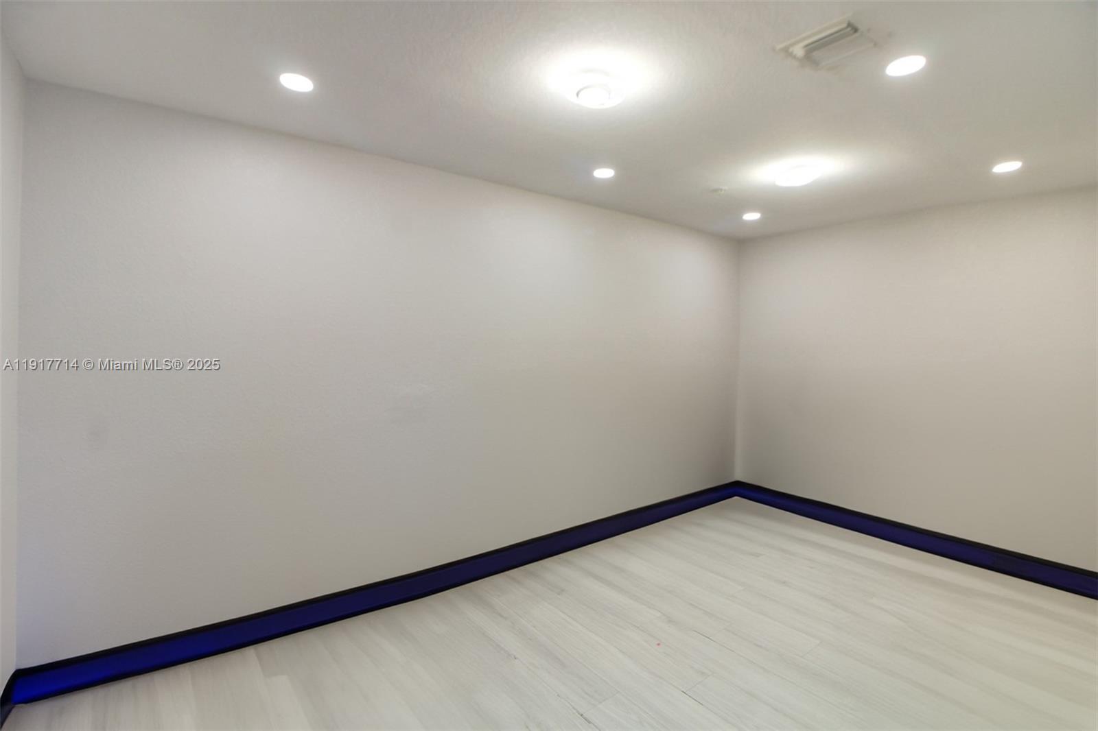 THE COURTS AT BAYSHORE I - Residential