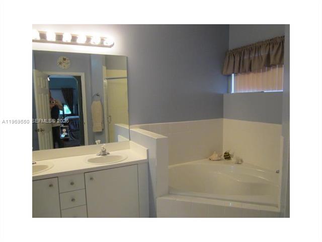 LAKES BY THE BAY AMBER - Residential Lease