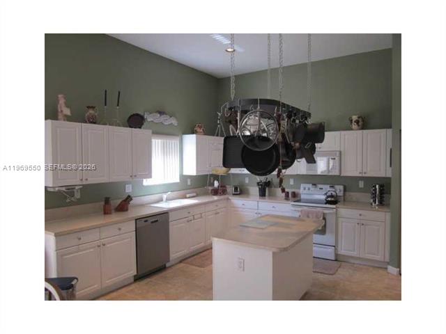 LAKES BY THE BAY AMBER - Residential Lease