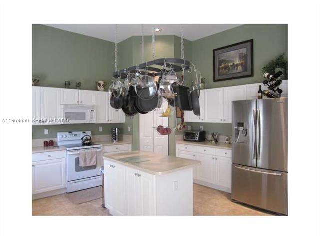 LAKES BY THE BAY AMBER - Residential Lease