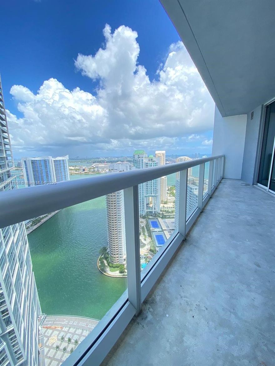 Excellent conditions high floor 1BED/1 BATH unit, with breath taking views overlooking the Port of Miami and South
 Beach. The apartment has porcelain floors and washer/dryer inside. Ready to move in. The building offers basic
 cable, WIFI and first class amenities. One assigned parking space on the 9th floor. Do not miss out!