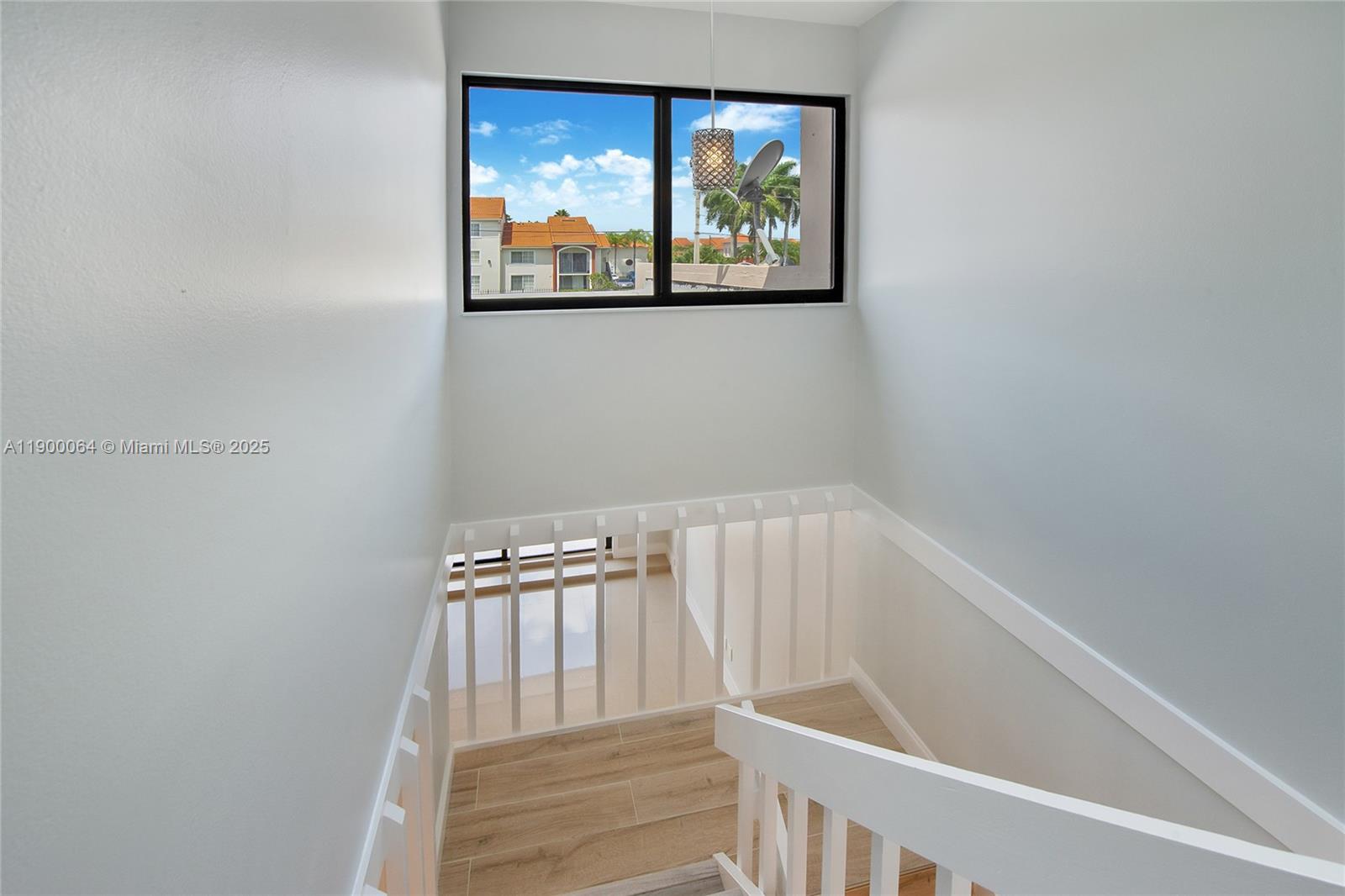 CREEKSIDE VILLAS SEC1 - Residential Lease