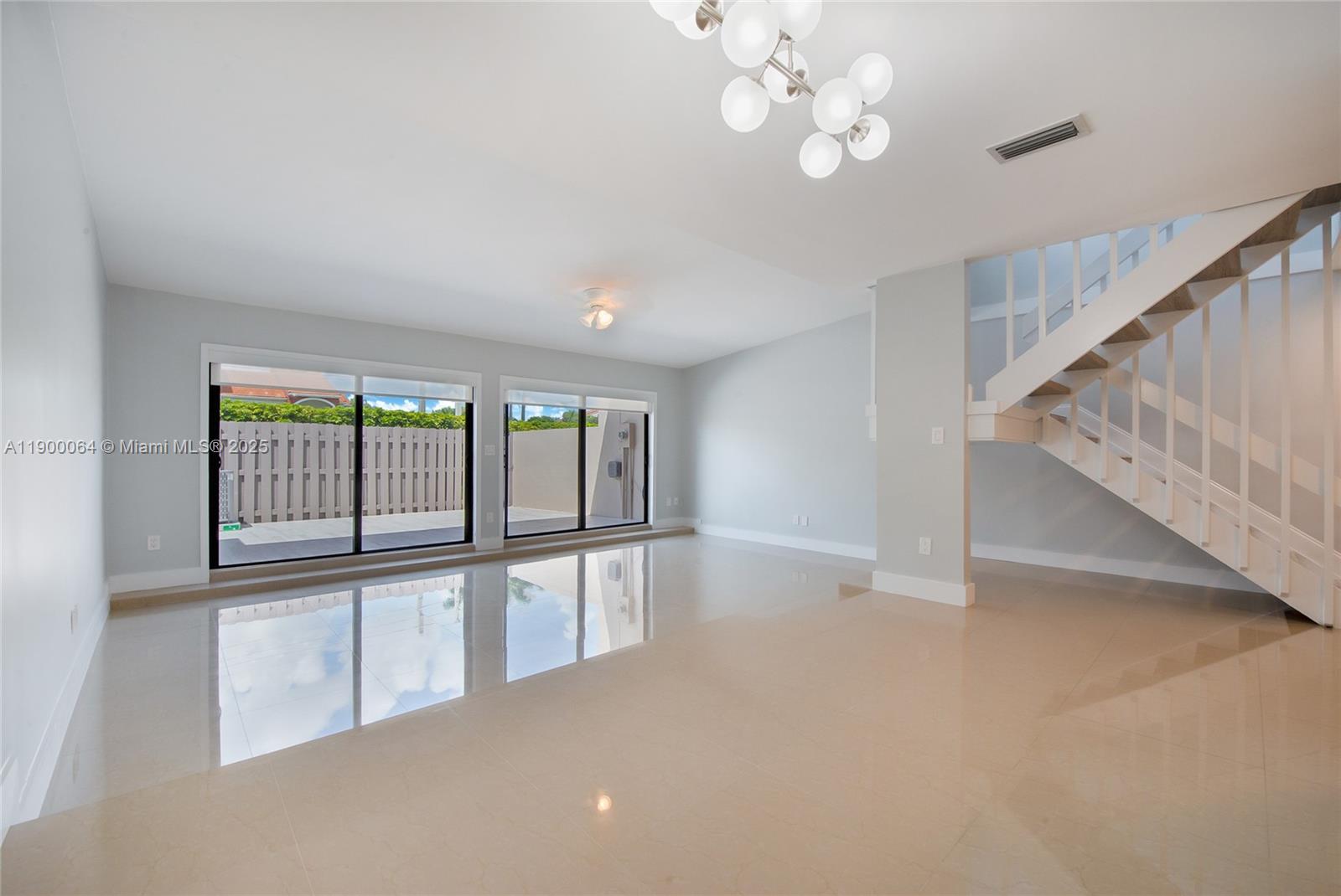 CREEKSIDE VILLAS SEC1 - Residential Lease