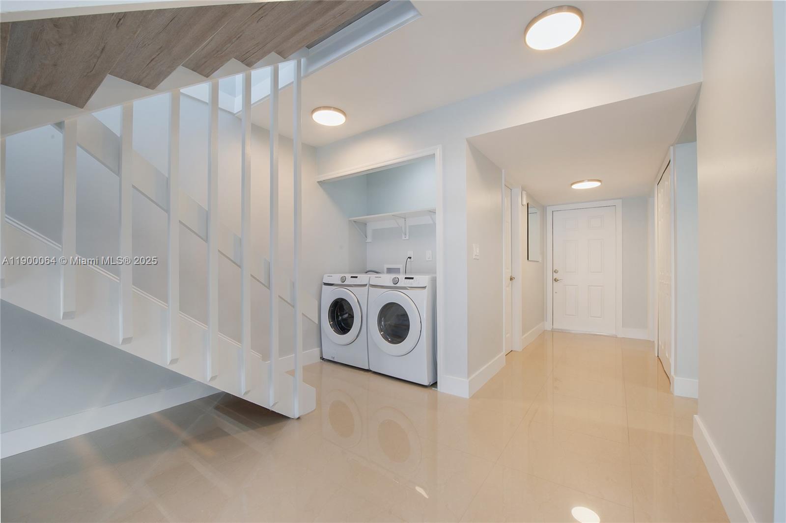 CREEKSIDE VILLAS SEC1 - Residential Lease