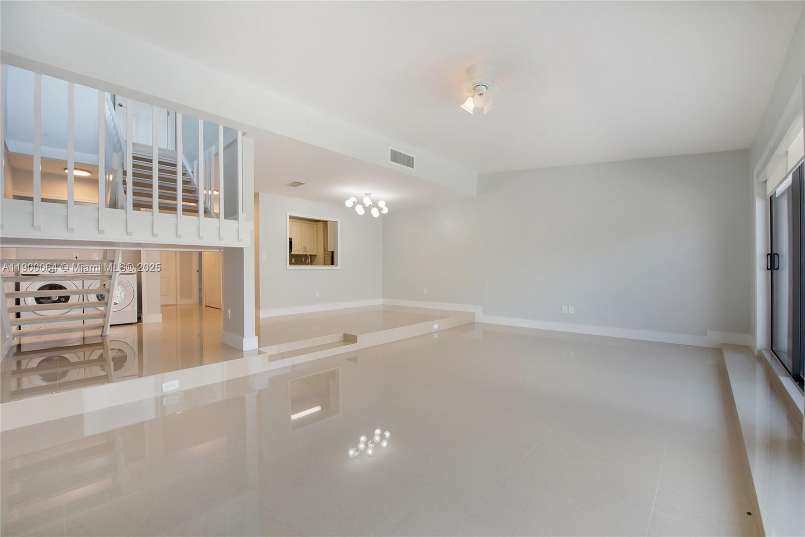 CREEKSIDE VILLAS SEC1 - Residential Lease