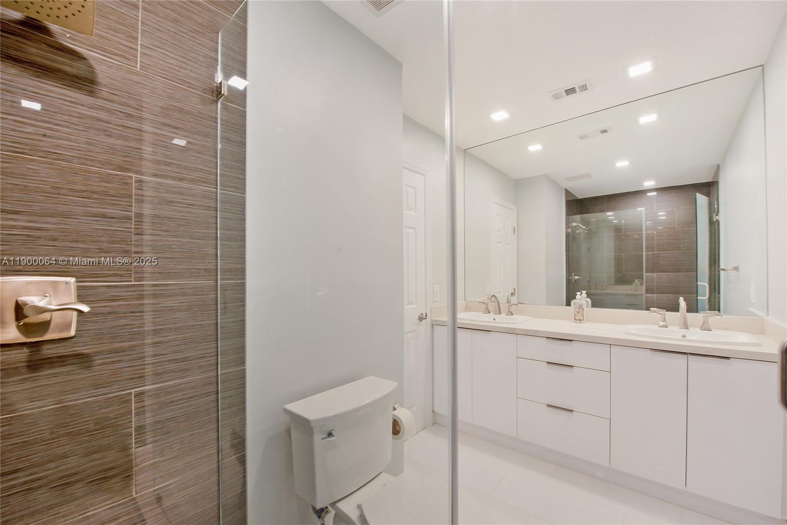 CREEKSIDE VILLAS SEC1 - Residential Lease