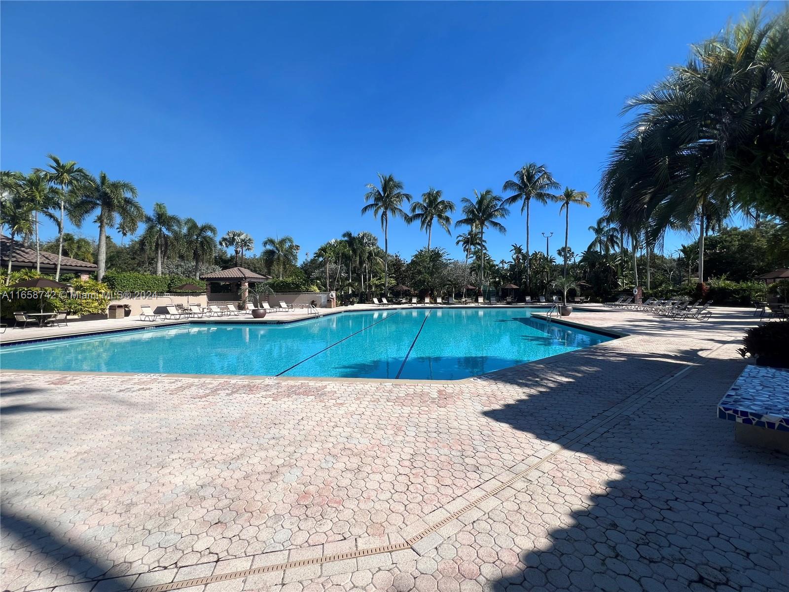 EMBASSY LAKES - Residential