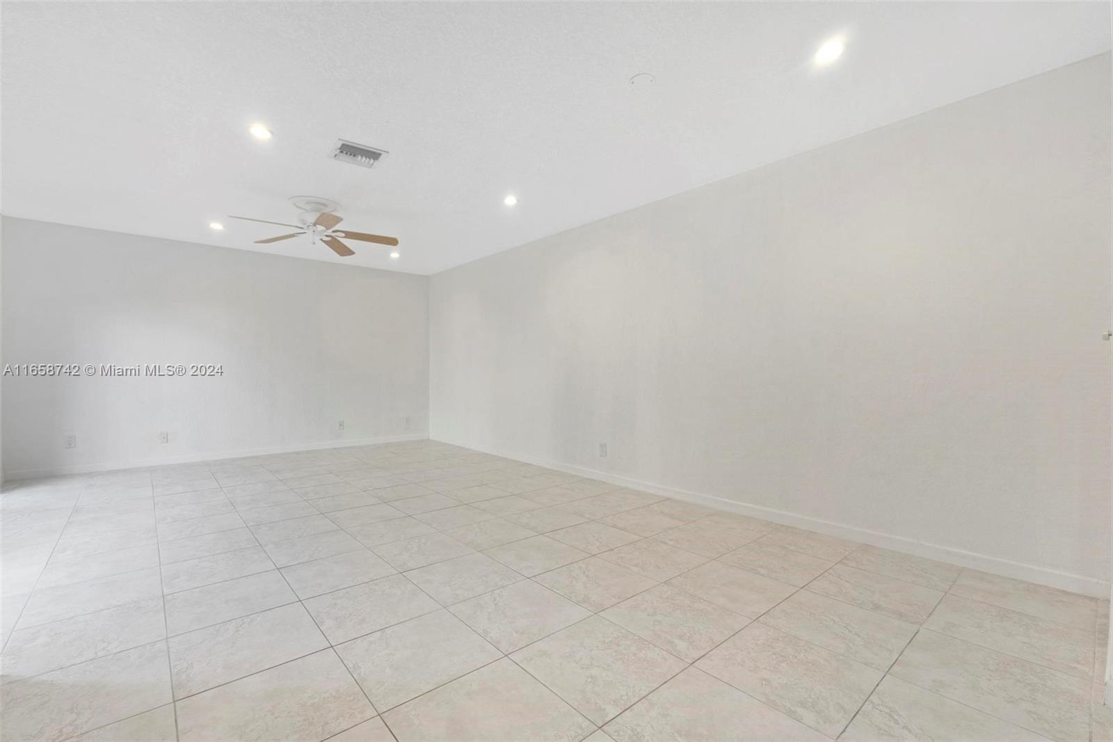 EMBASSY LAKES - Residential