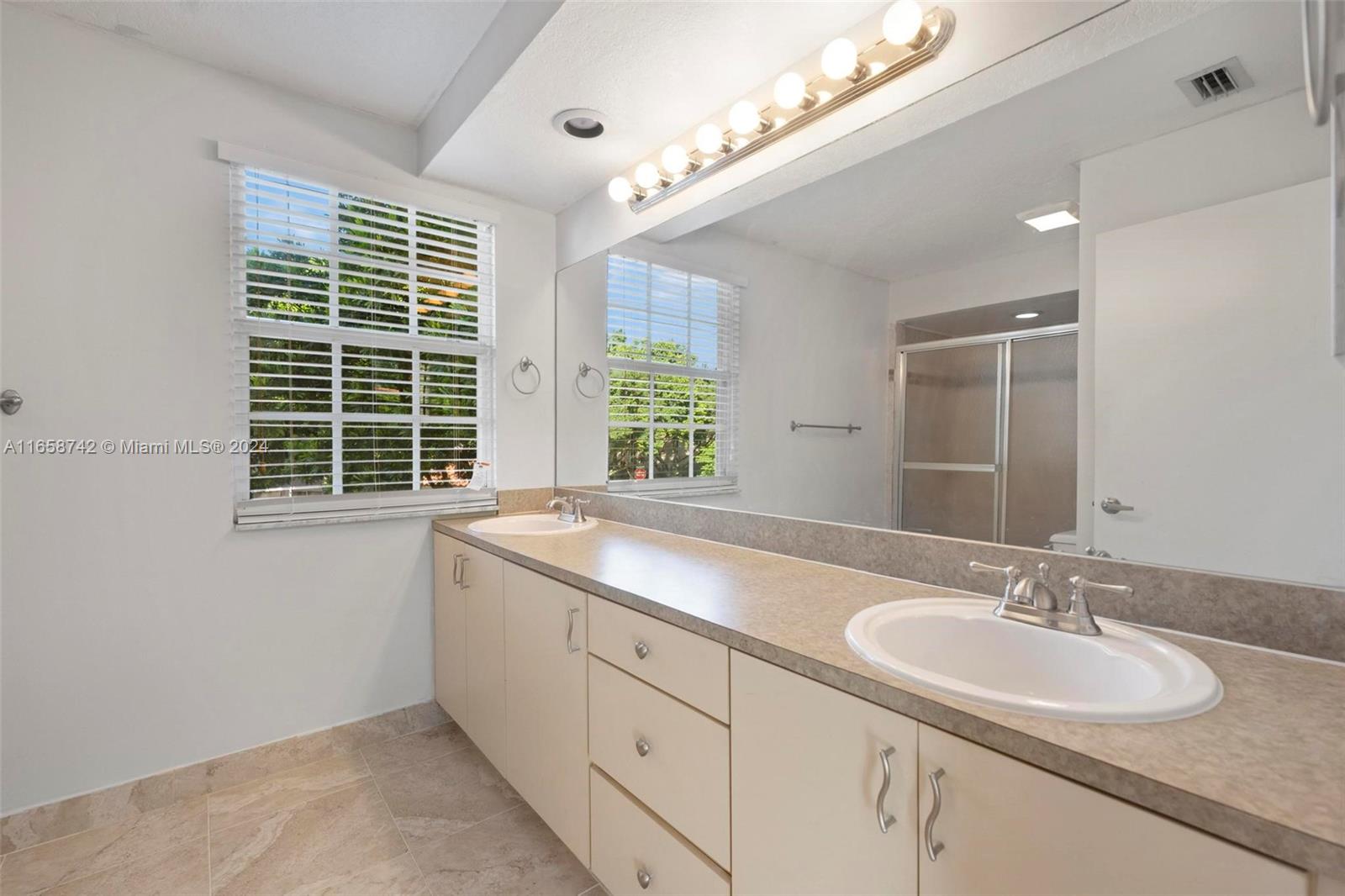 EMBASSY LAKES - Residential