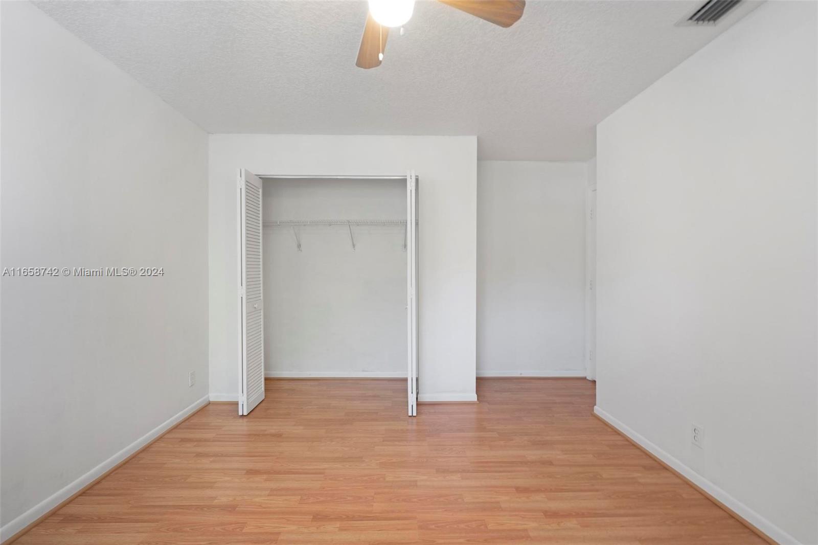 EMBASSY LAKES - Residential