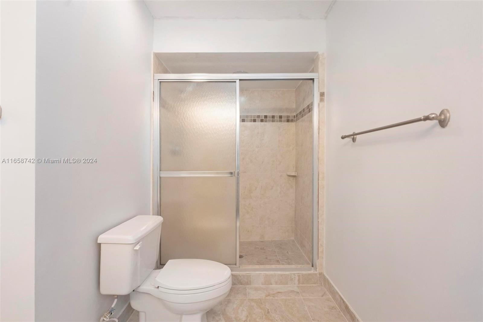 EMBASSY LAKES - Residential