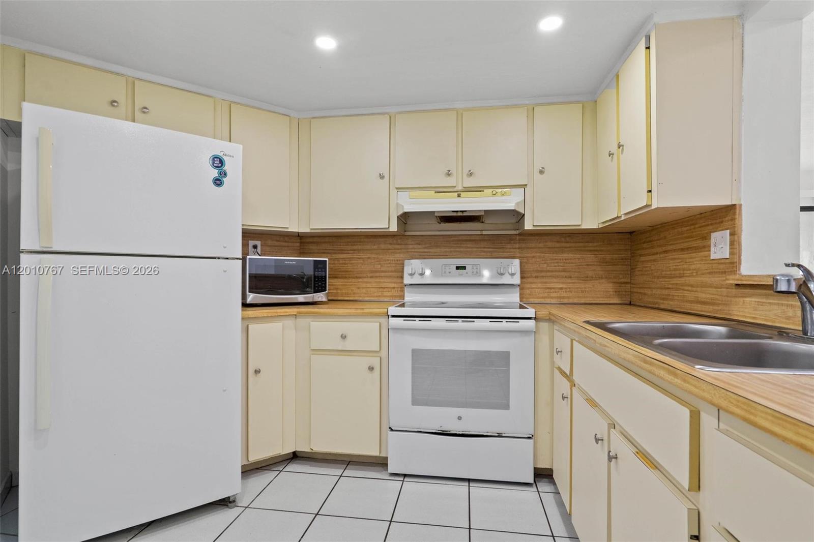 Bleau Fontaine Condo - Residential