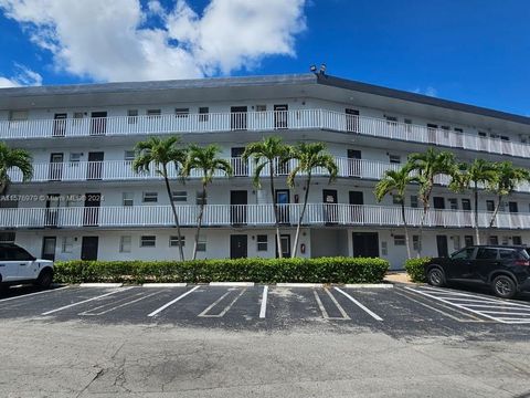 Condominium in Miami FL 441 195th St St.jpg